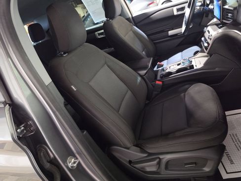 Used 2023 Ford Explorer XLT AWD/4WD image 25