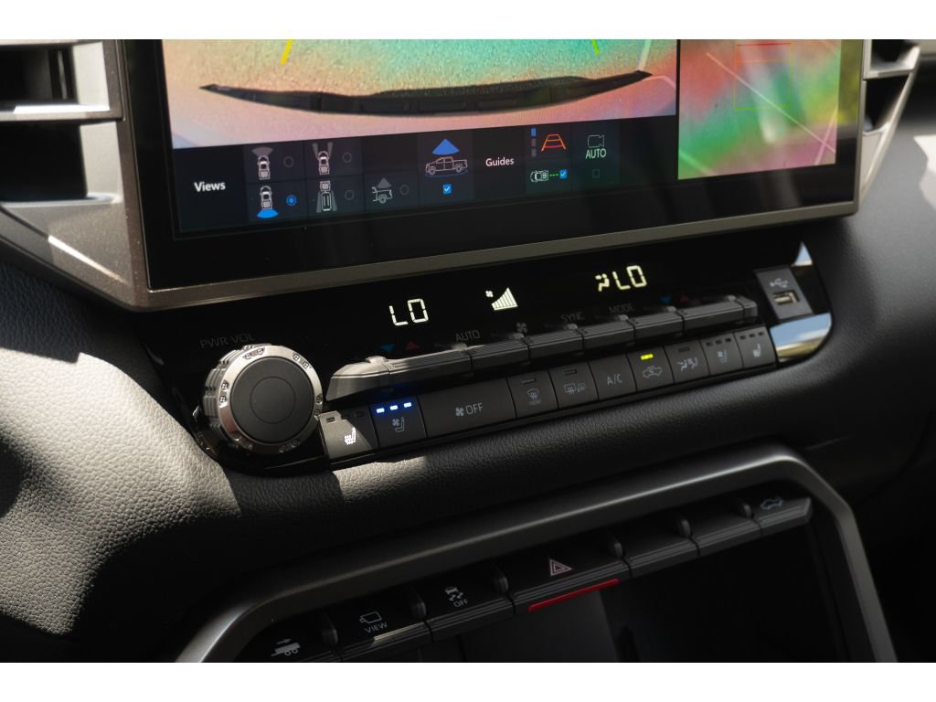 Used 2026 Toyota Tundra Limited AWD/4WD image 23