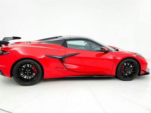 Used 2024 Chevrolet Corvette Z06 image 5