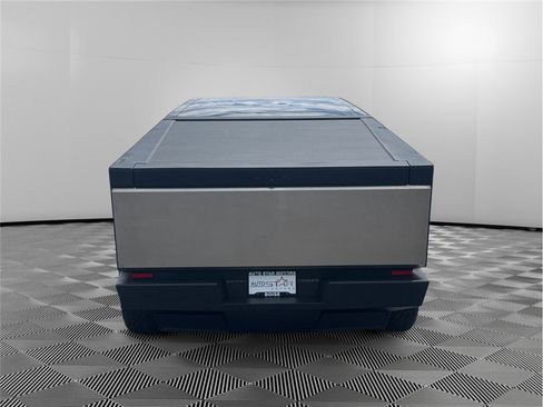 Used 2024 Tesla Cybertruck AWD Crew Cab image 4
