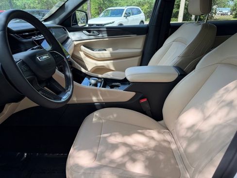 Used 2025 Jeep Grand Cherokee L Limited AWD/4WD image 20