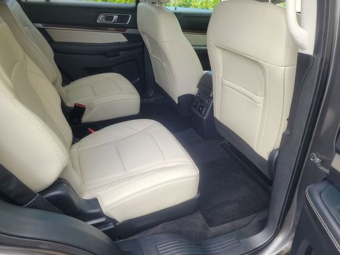 Used 2018 Ford Explorer Platinum AWD/4WD image 13