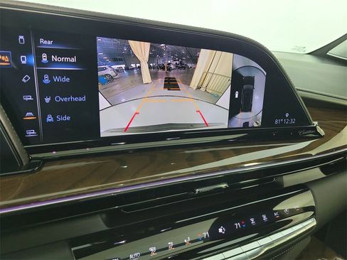 Certified 2023 Cadillac Escalade Sport Platinum w/ LPO, ONYX Package image 28