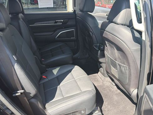 Used 2024 Kia Telluride EX w/ EX Captain's Chair Package FWD image 20