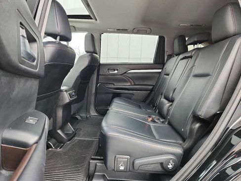 Used 2015 Toyota Highlander XLE image 10