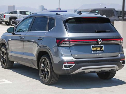 New 2025 Volkswagen Taos SE w/ Black Wheel Package FWD image 8