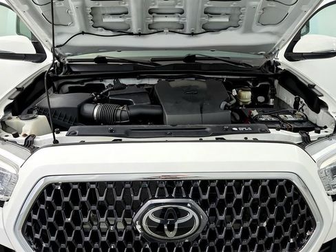 Used 2018 Toyota Tacoma TRD Sport w/ Technology Package AWD/4WD image 15