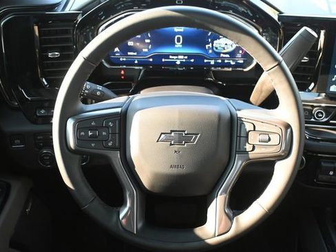 Used 2024 Chevrolet Silverado 2500 ZR2 w/ Technology Package image 14