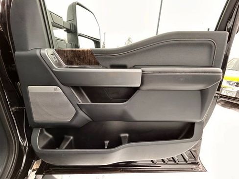 Used 2025 Ford F350 Lariat w/ Black Appearance Package image 40