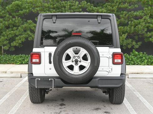 Used 2020 Jeep Wrangler Sport S image 5