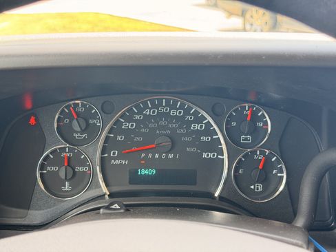 Used 2025 GMC Savana 2500 w/ Driver Convenience Package RWD image 21