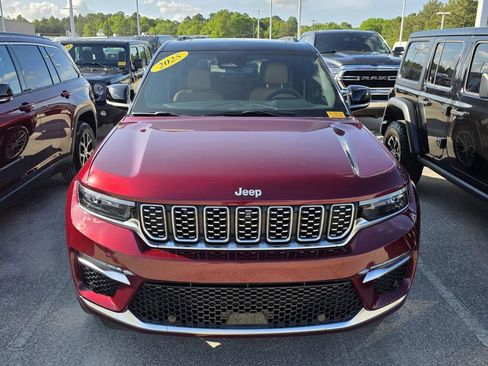 Used 2025 Jeep Grand Cherokee Summit image 2