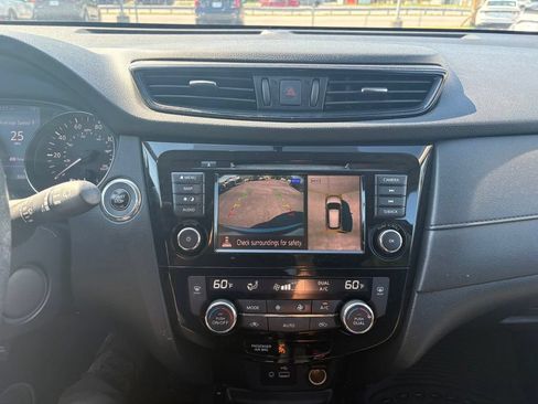Used 2018 Nissan Rogue SV w/ Premium Package AWD/4WD image 9