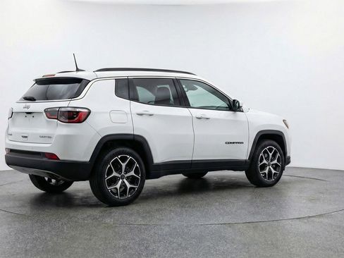 Used 2025 Jeep Compass Limited image 9