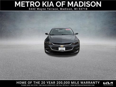 Used 2017 Chevrolet Malibu Premier w/ Driver Confidence Package FWD image 9