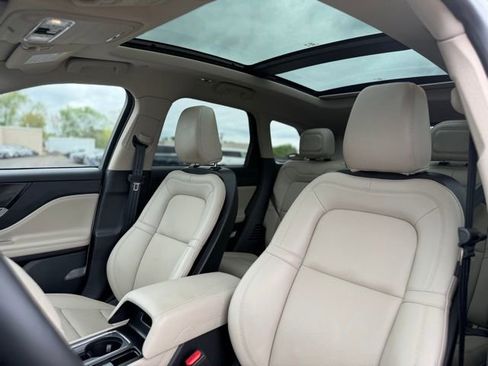 Used 2025 Lincoln Corsair Reserve AWD/4WD image 17