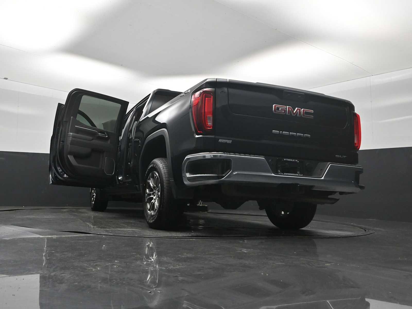Used 2025 GMC Sierra 1500 SLT AWD/4WD image 31