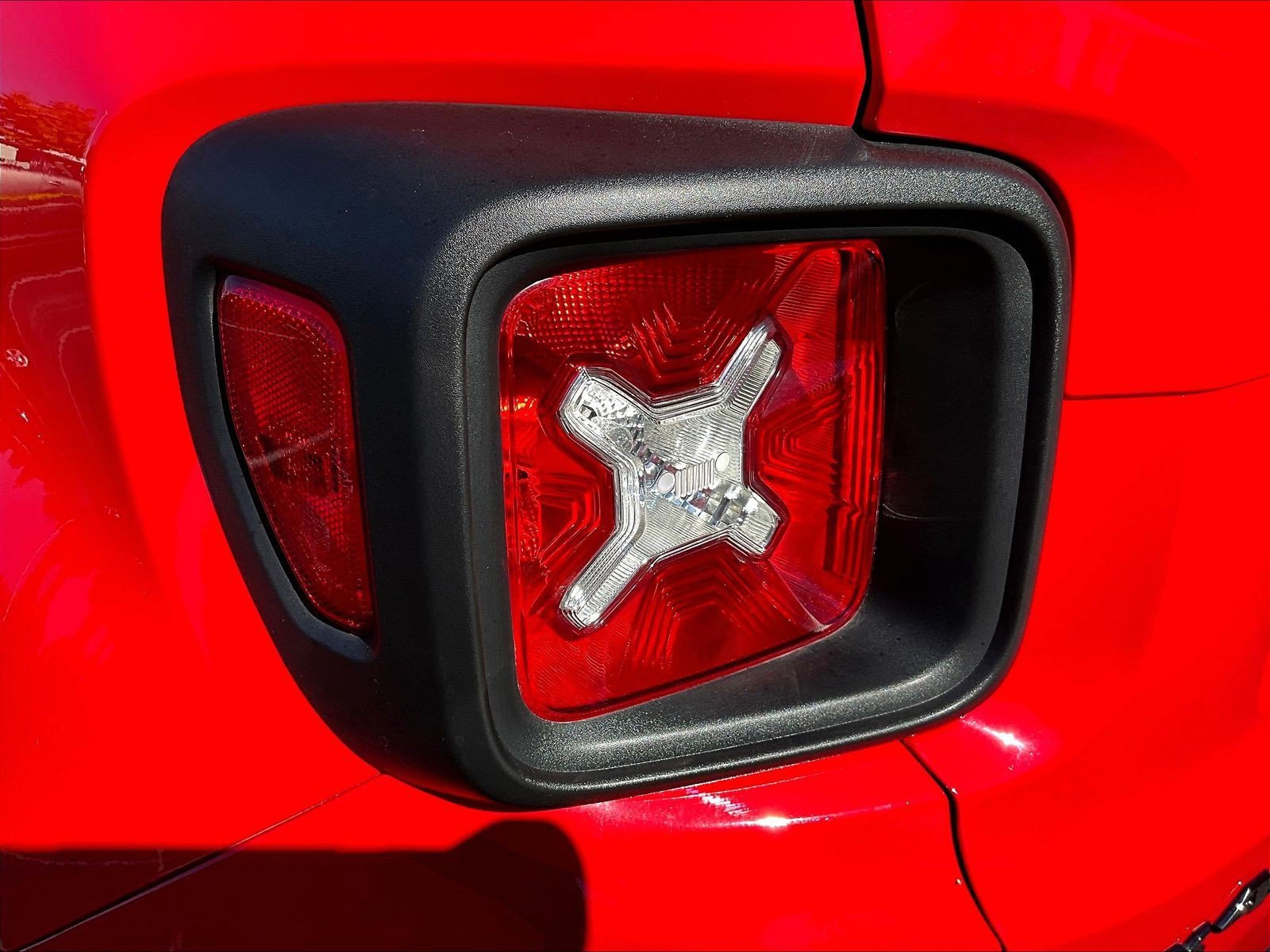 Used 2022 Jeep Renegade Altitude w/ Sun/Sound Group AWD/4WD image 23