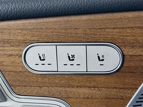 New 2026 Mercedes-Benz GLS 450 4MATIC image 21