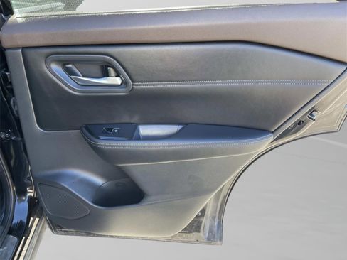 Used 2023 Nissan Rogue SL w/ SL Premium Package image 22