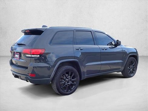 Used 2017 Jeep Grand Cherokee Altitude AWD/4WD image 4