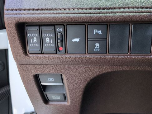 Used 2025 Honda Odyssey Touring image 17