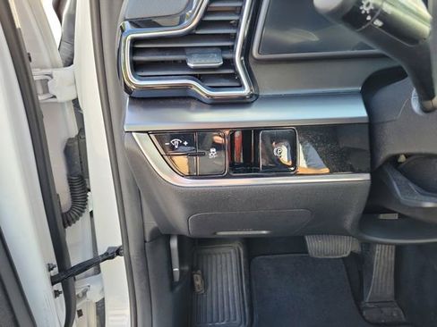 Used 2023 Kia Sportage EX image 15