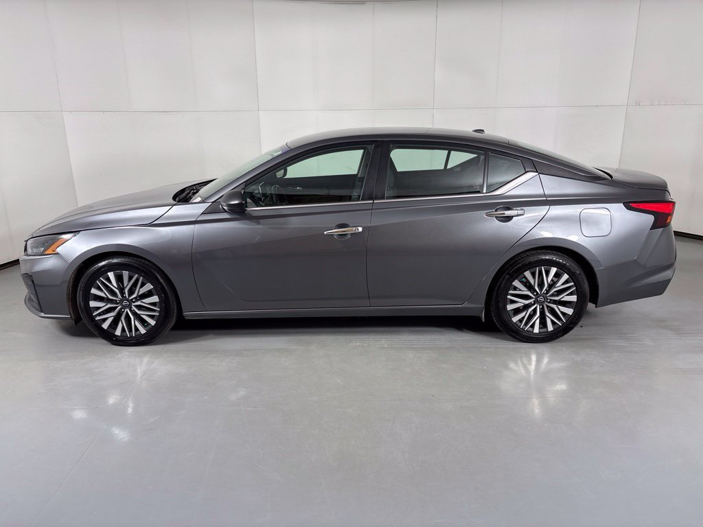 Used 2024 Nissan Altima 2.5 SV FWD image 5