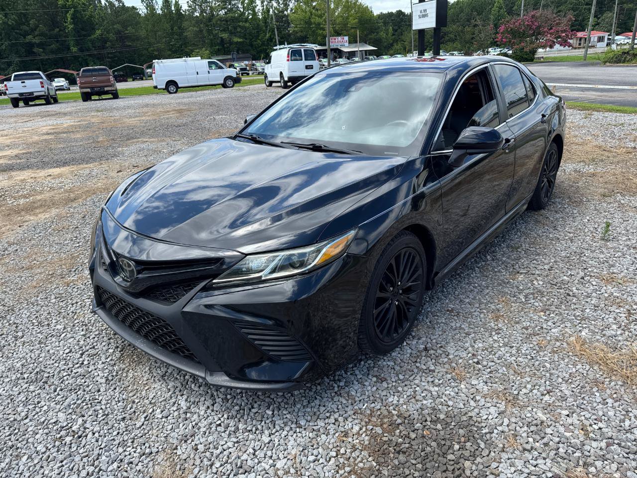 Used 2019 Toyota Camry SE w/ Carpet Mat Package FWD image 5