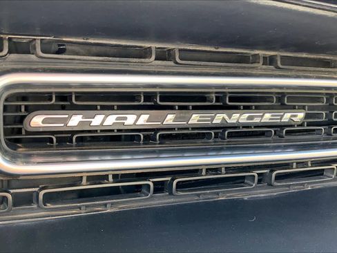 Used 2016 Dodge Challenger SXT image 10