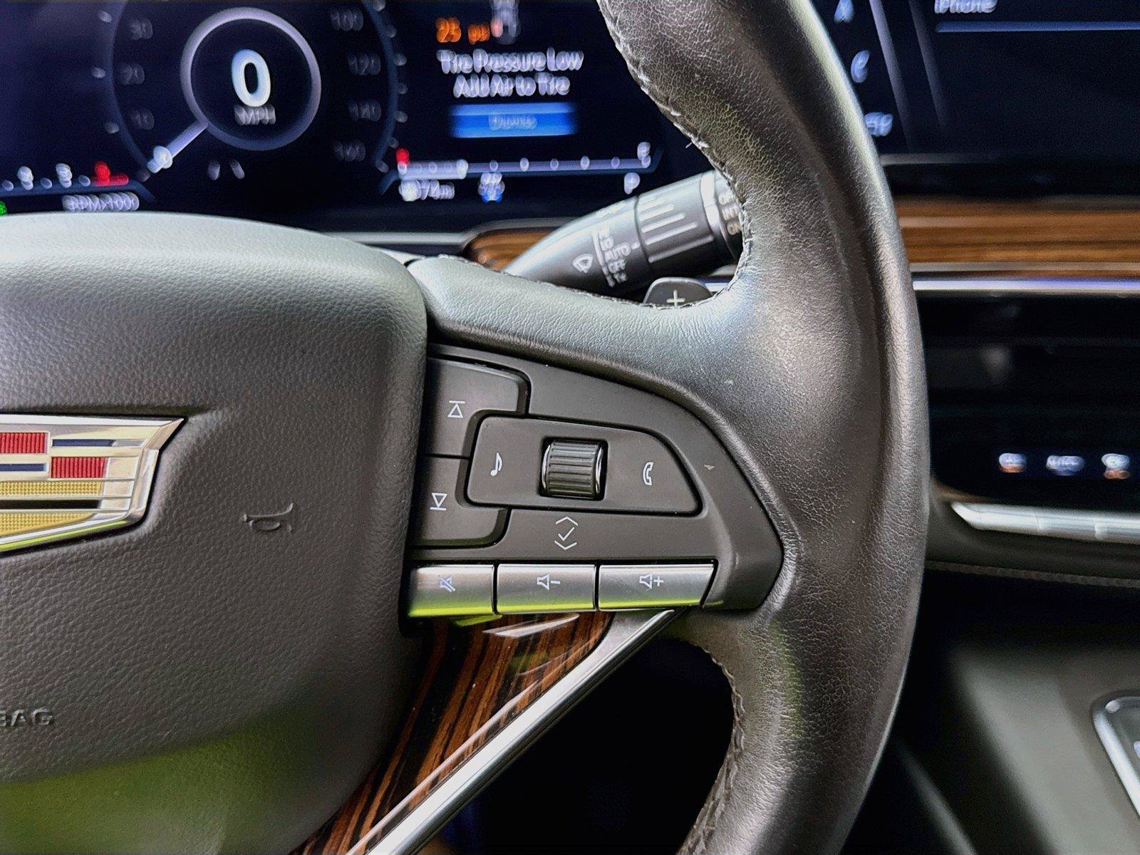 Used 2022 Cadillac Escalade Luxury AWD/4WD image 19