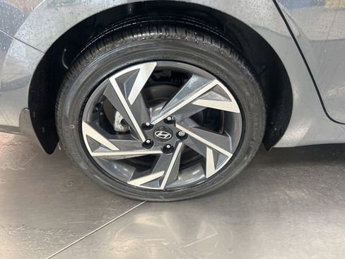Used 2025 Hyundai Elantra SEL FWD image 9