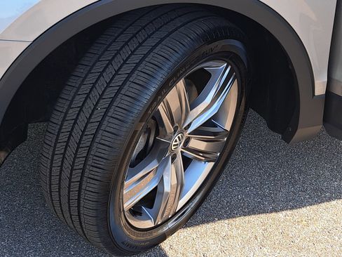 Used 2020 Volkswagen Tiguan SEL image 31