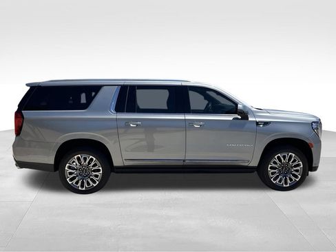 Used 2024 GMC Yukon XL Denali Ultimate AWD/4WD image 6
