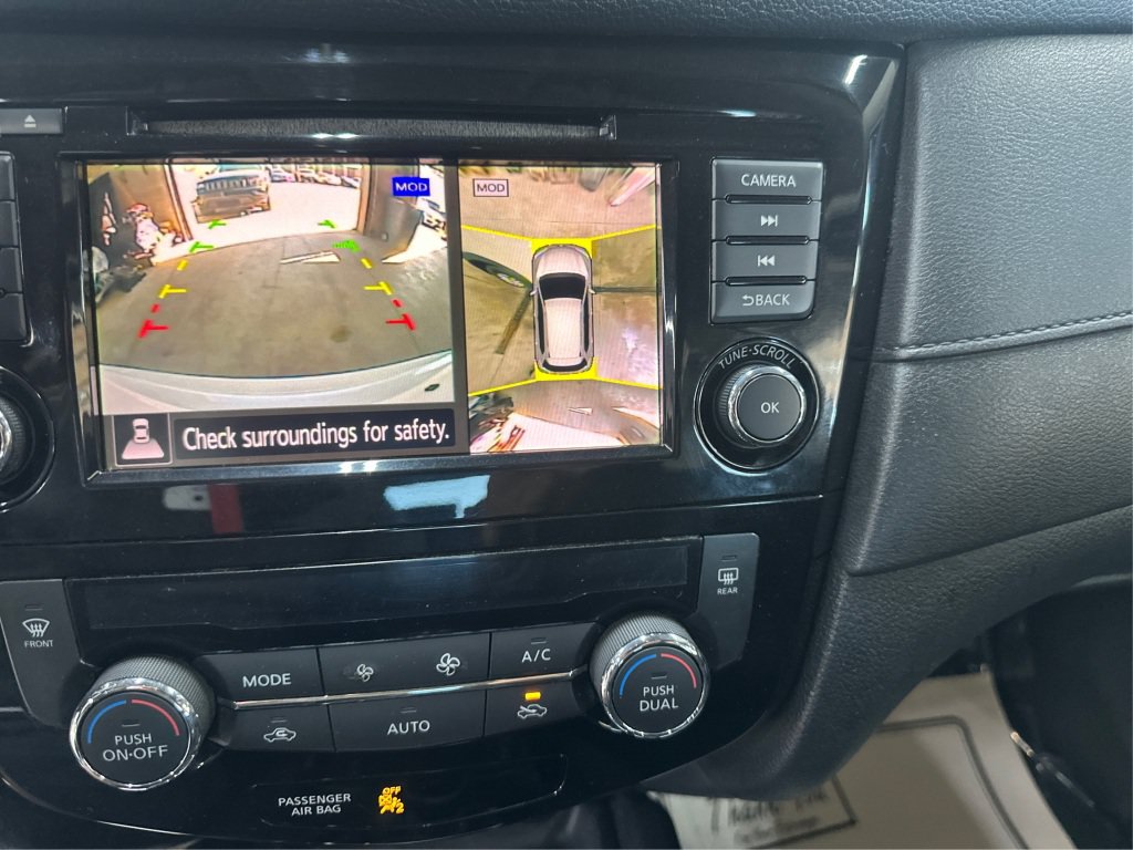 Used 2018 Nissan Rogue SV w/ Premium Package AWD/4WD image 32