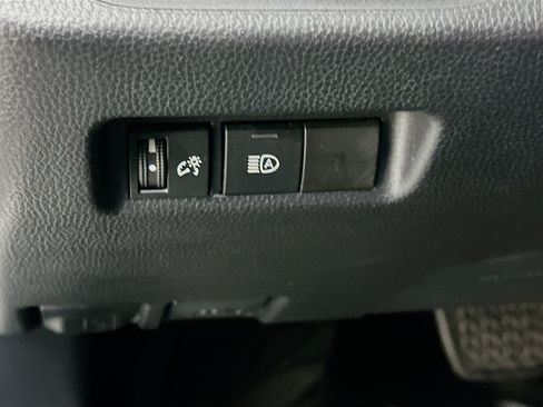 Used 2019 Toyota RAV4 XLE AWD/4WD image 17