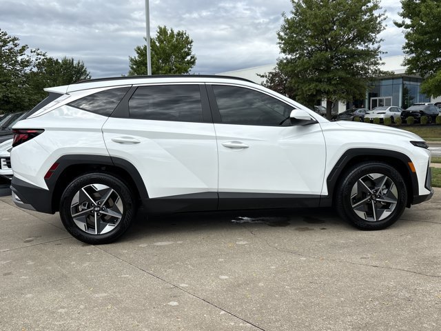 Used 2025 Hyundai Tucson SEL FWD image 2