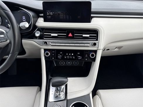 Used 2025 Genesis G70 2.5T image 13