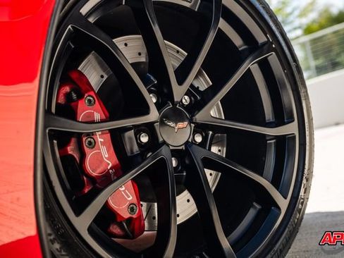 Used 2013 Chevrolet Corvette Z06 w/ 3LZ Preferred Equipment Group RWD image 3