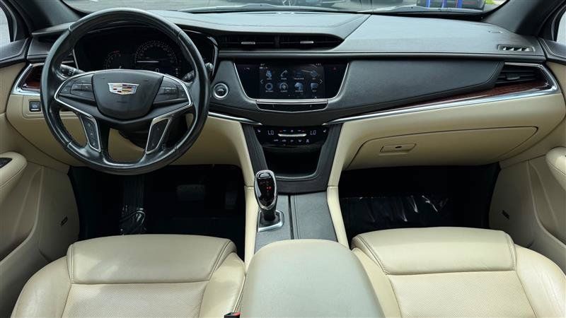 Used 2018 Cadillac XT5 Luxury w/ Driver Awareness Package AWD/4WD image 17