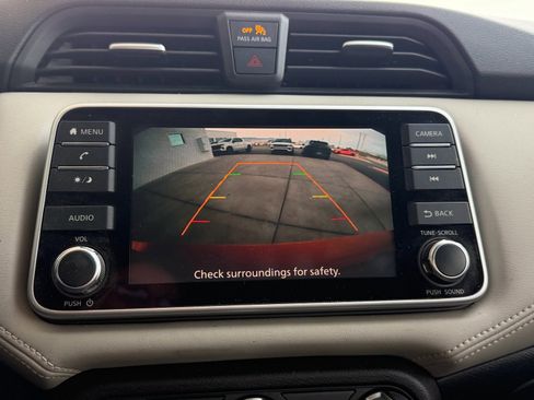 Used 2020 Nissan Versa SV image 10