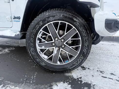 Used 2022 Jeep Wrangler Unlimited Sahara image 10