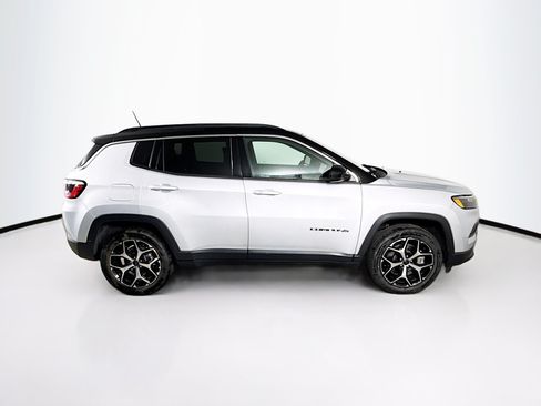 Used 2025 Jeep Compass Limited AWD/4WD image 2