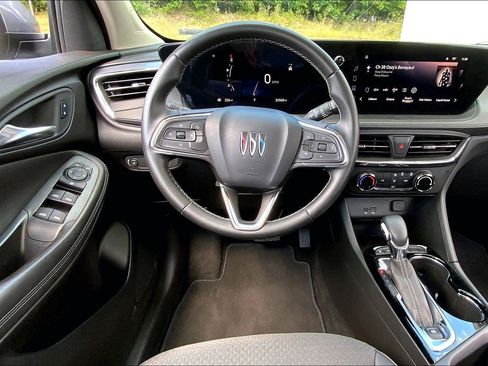 Used 2025 Buick Encore GX Preferred AWD/4WD image 5