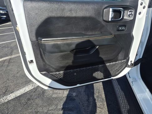 Used 2024 Jeep Wrangler Unlimited Sahara AWD/4WD image 9