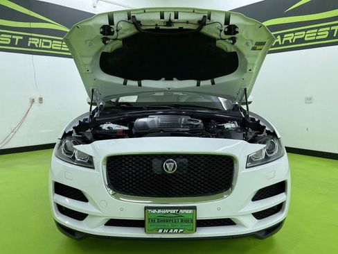 Used 2019 Jaguar F-PACE Premium image 4