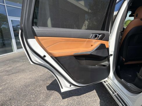 Used 2021 BMW X7 xDrive40i w/ M Sport Package AWD/4WD image 12