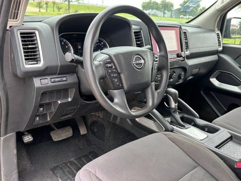 Used 2024 Nissan Frontier SV RWD image 11