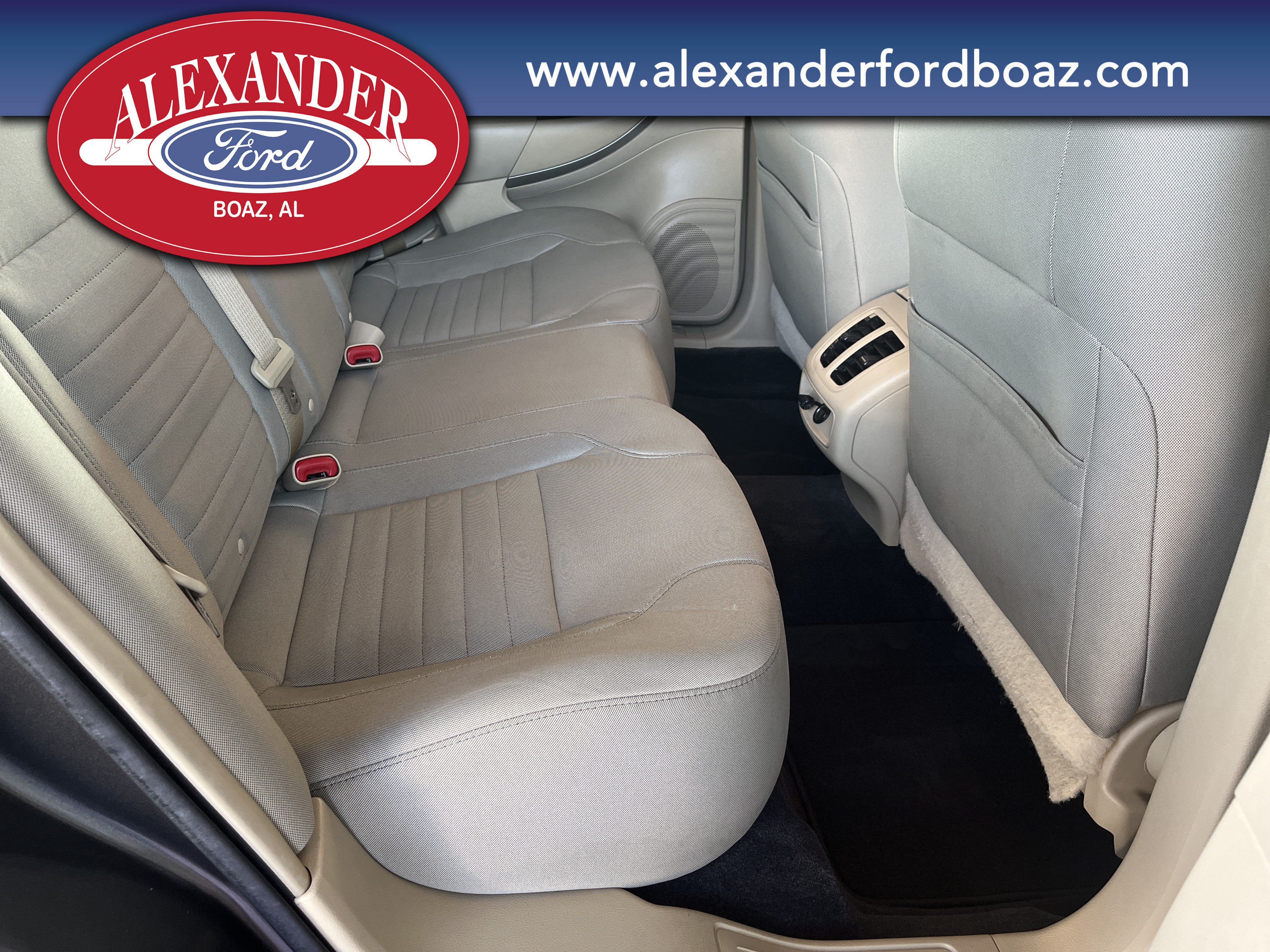 Used 2018 Ford Taurus SE FWD image 16