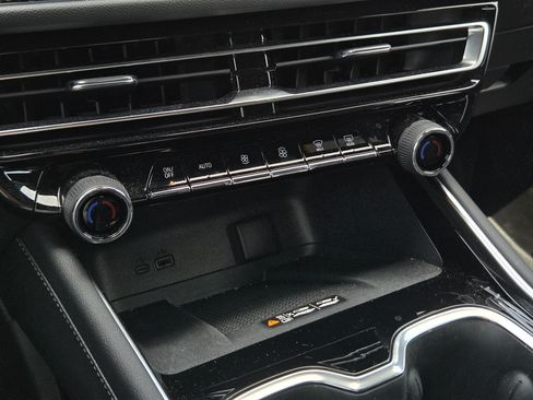 Used 2026 Chevrolet Traverse High Country FWD image 25